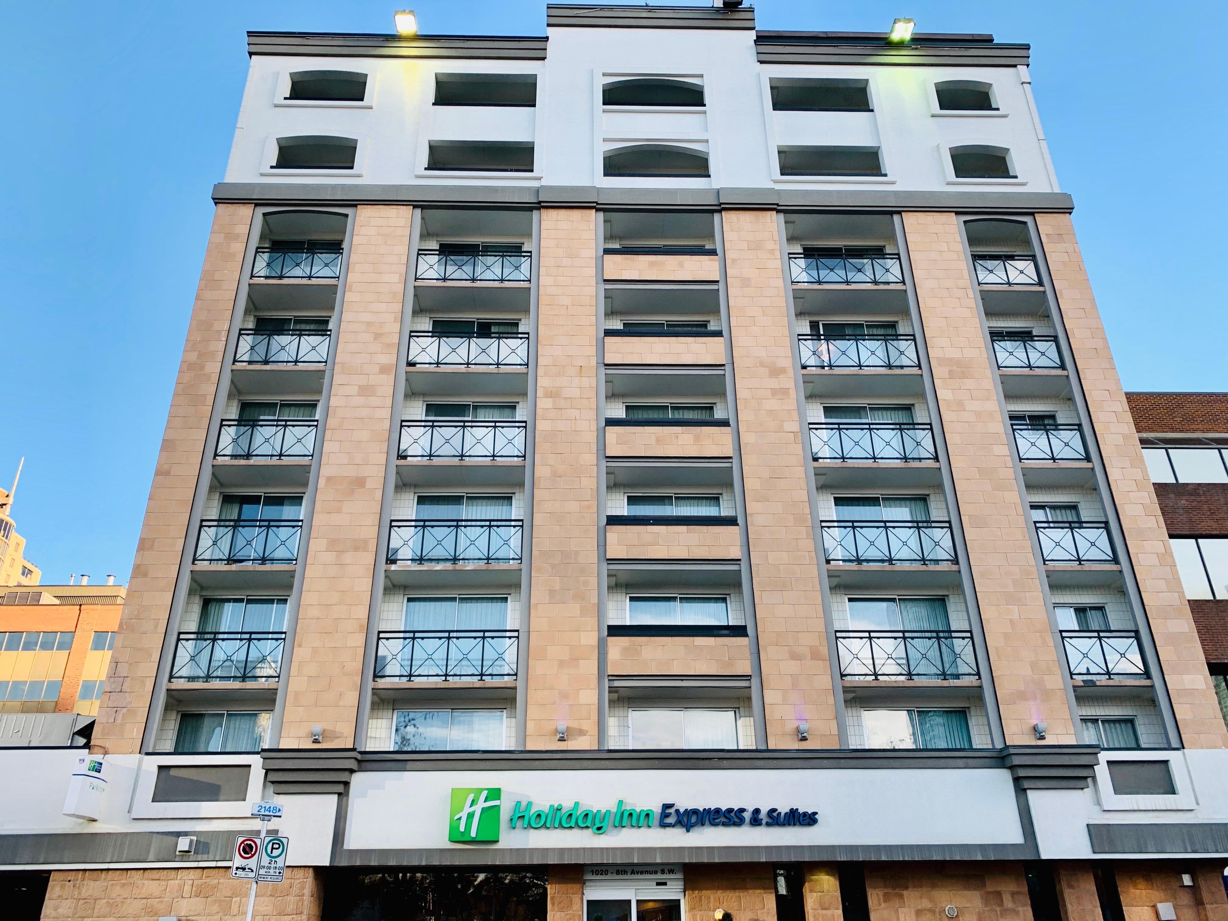 Holiday Inn Express And Suites Calgary By Ihg Exterior foto