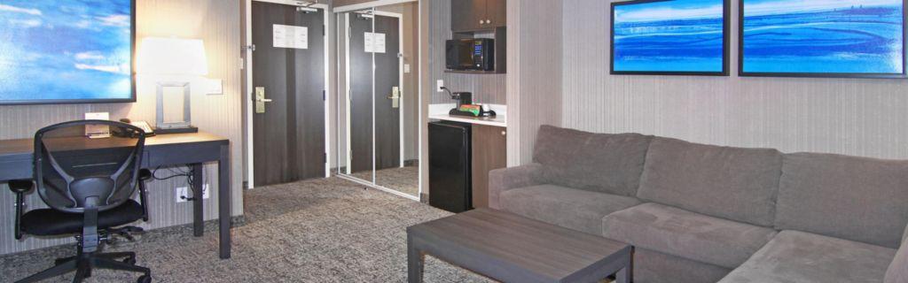 Holiday Inn Express And Suites Calgary By Ihg Exterior foto
