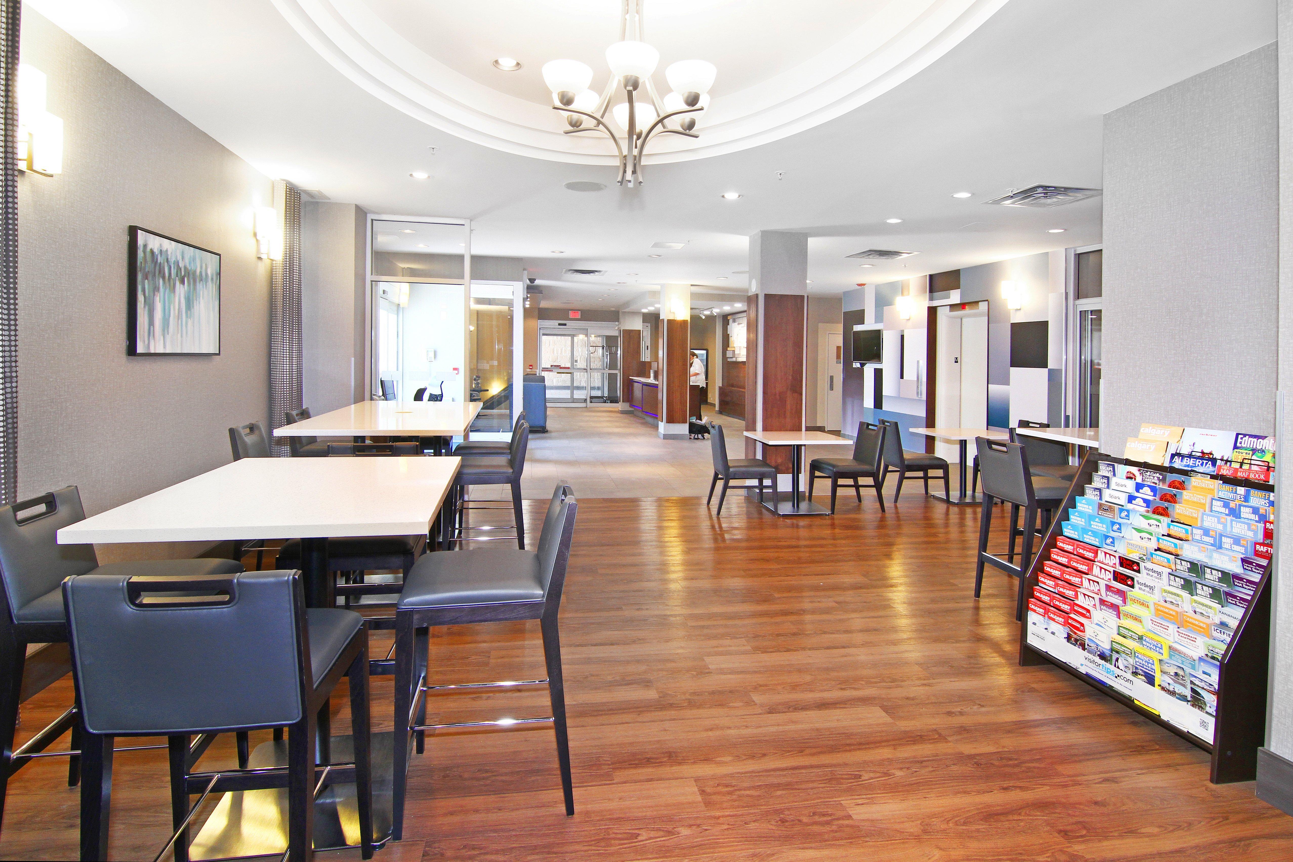 Holiday Inn Express And Suites Calgary By Ihg Exterior foto