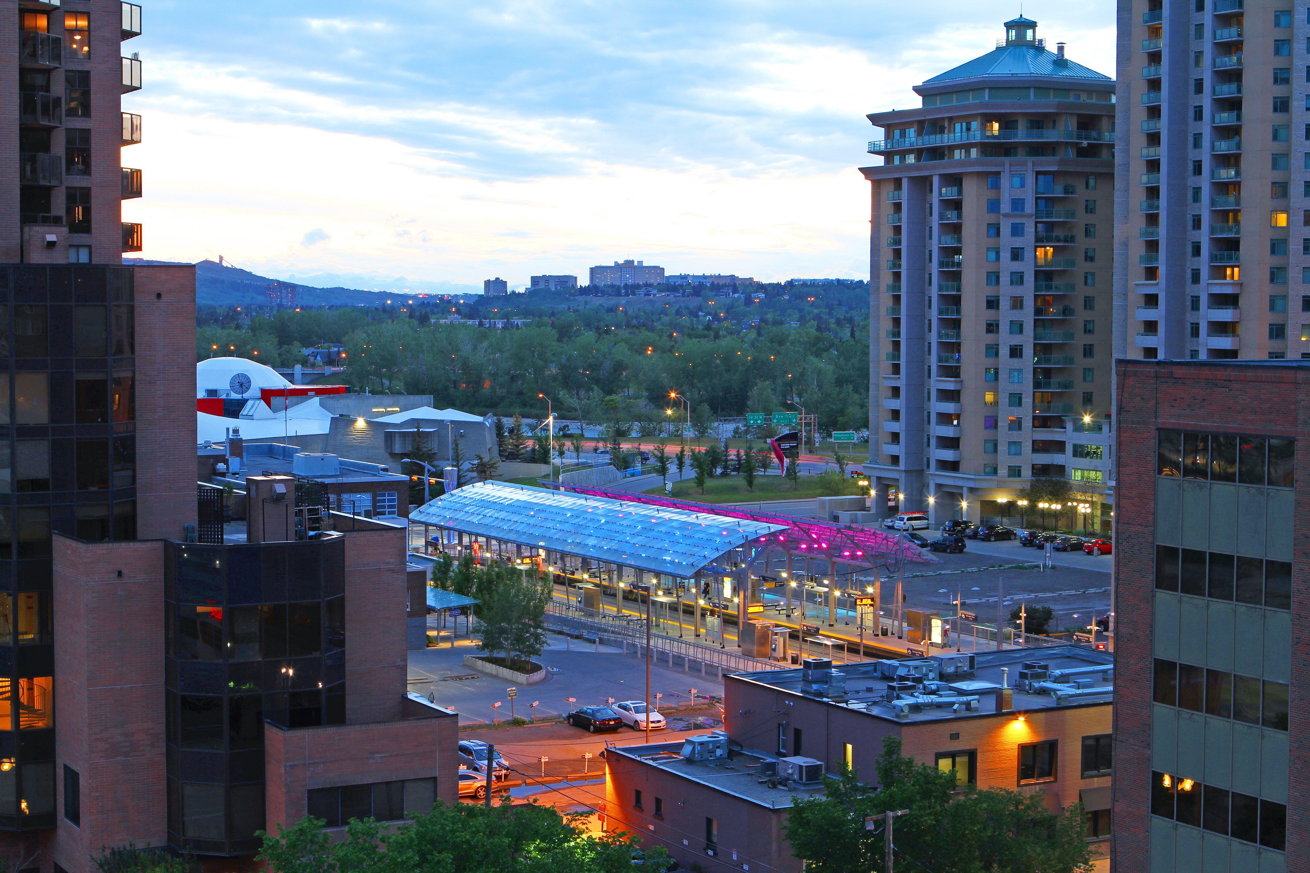 Holiday Inn Express And Suites Calgary By Ihg Exterior foto