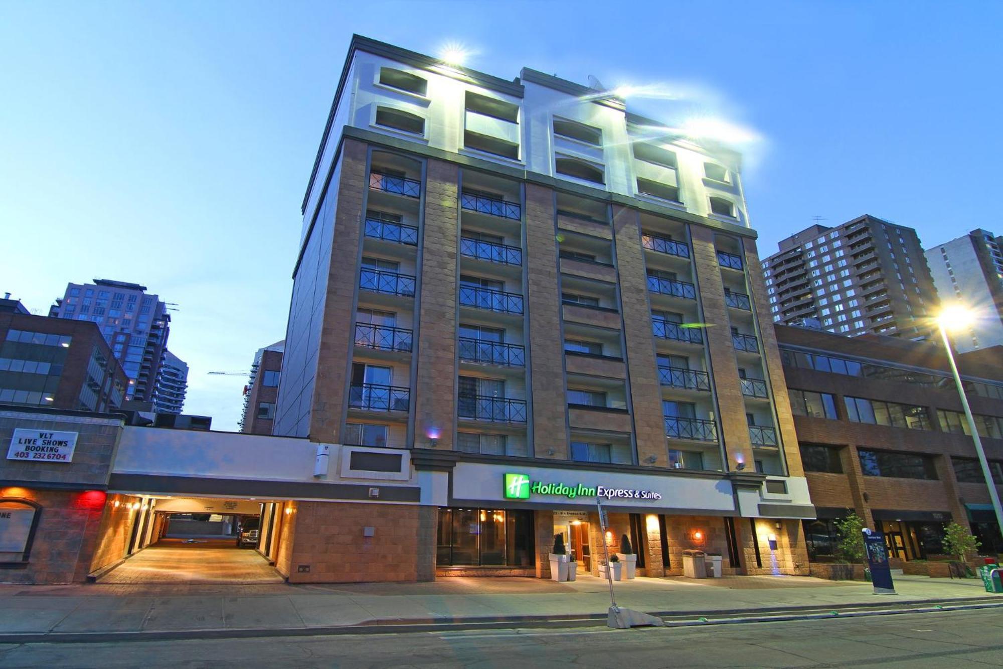 Holiday Inn Express And Suites Calgary By Ihg Exterior foto