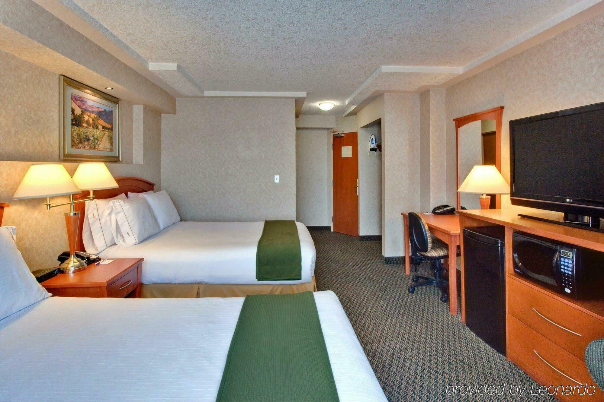 Holiday Inn Express And Suites Calgary By Ihg Exterior foto